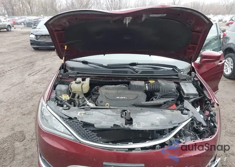 2018 Chrysler Pacifica Touring L из США, поврежденный, VIN 2C4RC1BGXJR155189